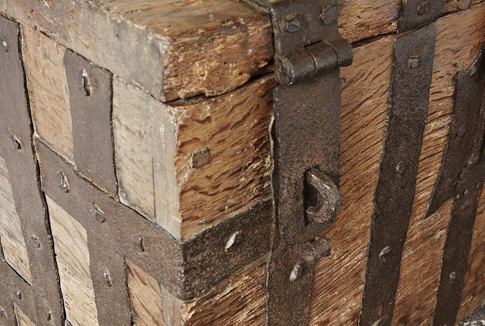 strongbox-oak-detail